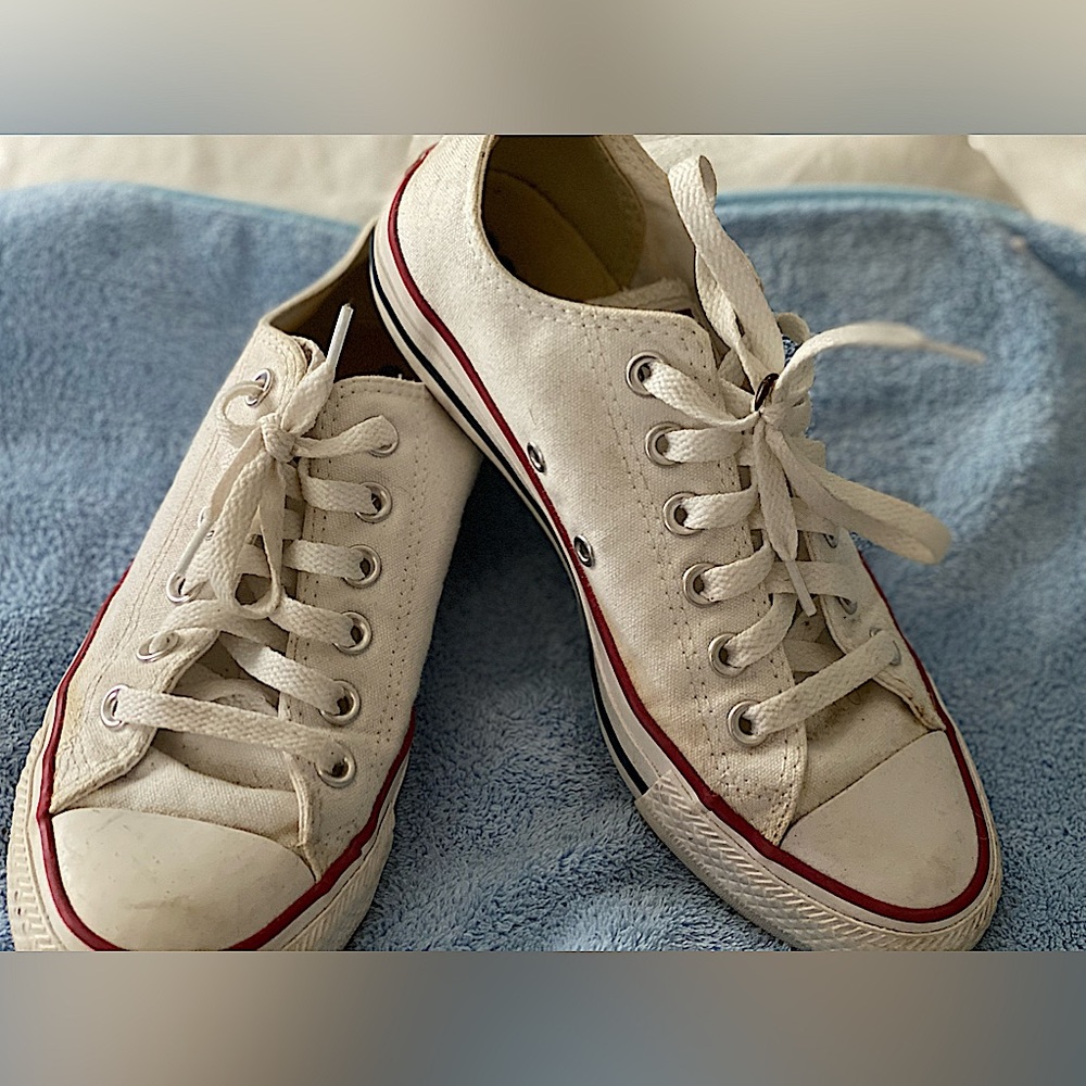 Converse size 7 shoe. Needs a good cleaning